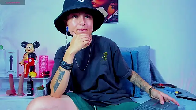 ZuryRamirez  online show from January 16, 2025, 6:06 pm