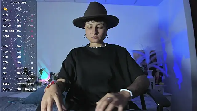 ZuryRamirez  online show from March 18, 2025, 8:04 pm