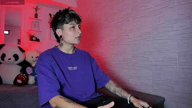 ZuryRamirez  online show from September 18, 2025, 7:38 pm