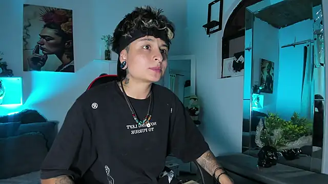 ZuryRamirez  online show from November 30, 2025, 7:07 pm