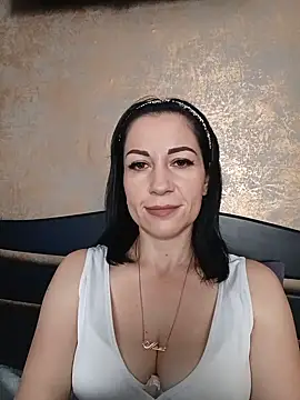 FireLily332 online show from February 6, 2025, 9:32 am