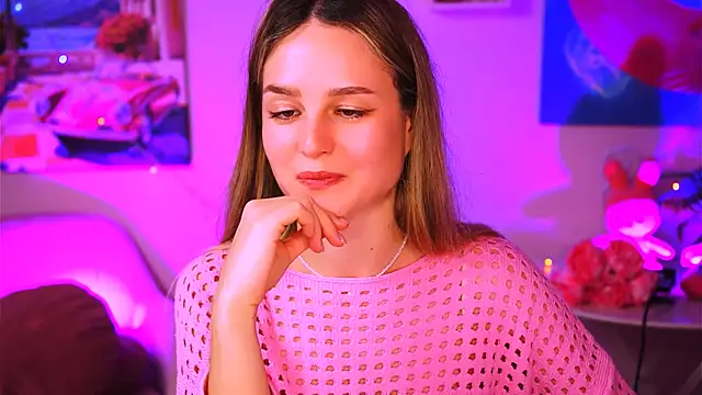 DeboraLarson online show from January 28, 2025, 2:31 pm