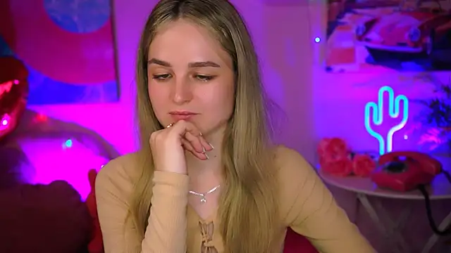 DeboraLarson online show from March 11, 2025, 10:18 am