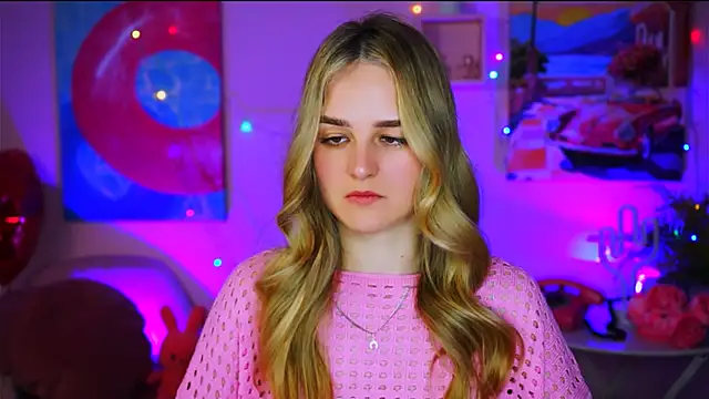 DeboraLarson online show from March 18, 2025, 3:53 am