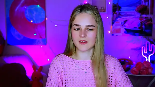 DeboraLarson online show from March 21, 2025, 4:49 am