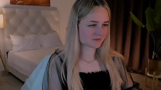 DeboraLarson online show from October 15, 2025, 3:39 am