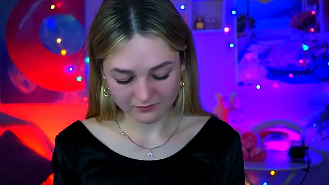 DeboraLarson online show from October 17, 2025, 4:15 am