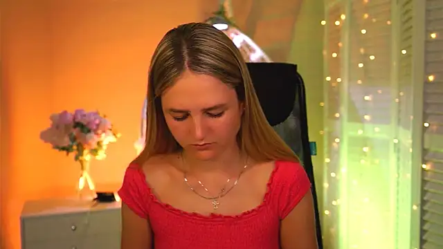 DeboraLarson online show from March 29, 2026, 3:06 am