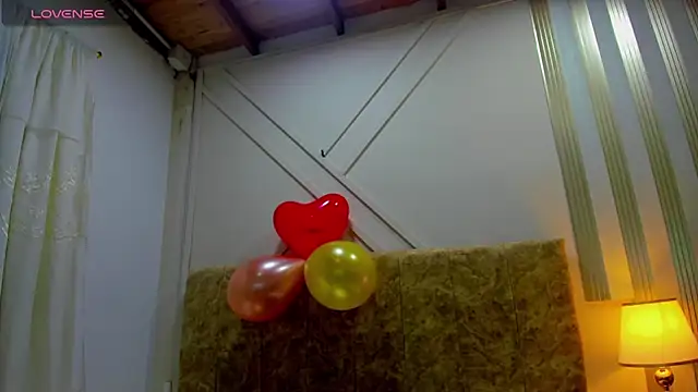 ashley  foxx  online show from October 8, 2025, 2:04 pm