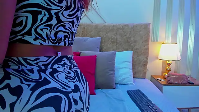 ashley  foxx  online show from October 15, 2025, 2:39 pm