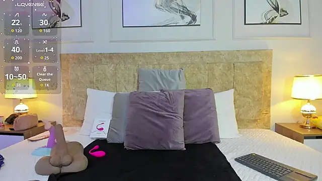 ashley  foxx  online show from November 5, 2025, 2:06 pm