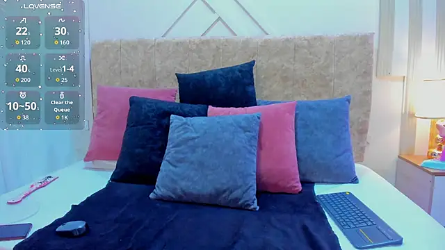 ashley  foxx  online show from November 8, 2025, 2:06 pm