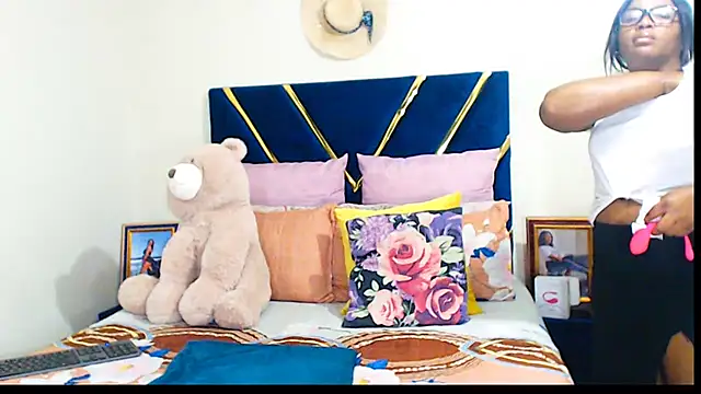 veronica1xxx online show from September 12, 2025, 8:09 pm