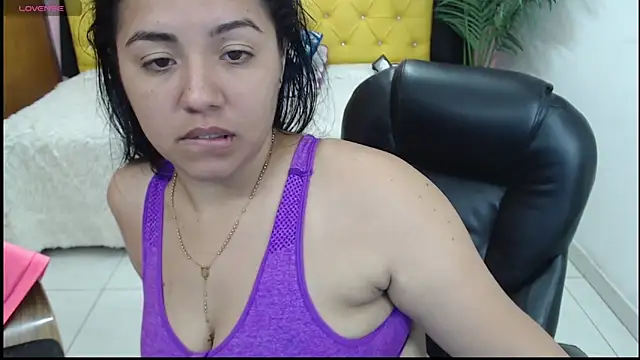 candiapole online show from January 9, 2025, 1:02 pm