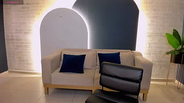 StacyWoods online show from March 17, 2025, 10:49 am