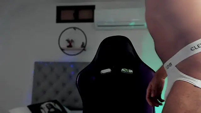 LiamGarcia1 online show from January 4, 2025, 12:27 pm