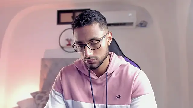 LiamGarcia1 online show from January 19, 2025, 7:46 am