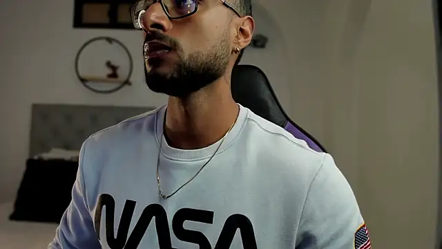 LiamGarcia1 online show from February 3, 2025, 12:25 pm