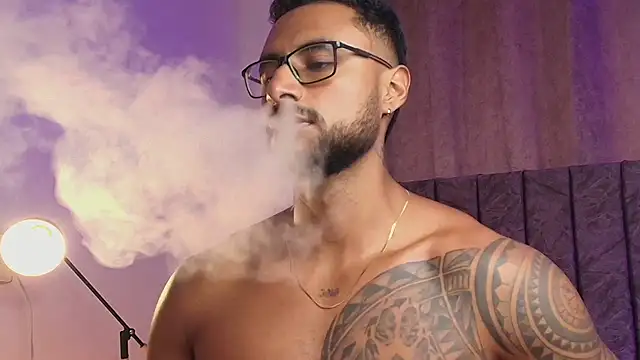 LiamGarcia1 online show from February 7, 2025, 4:46 pm