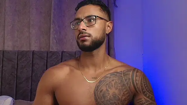 LiamGarcia1 online show from February 9, 2025, 1:35 pm