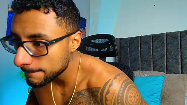 LiamGarcia1 online show from September 18, 2025, 12:40 pm