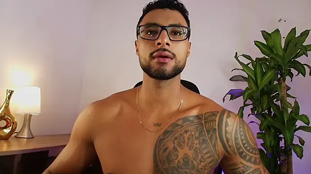 LiamGarcia1 online show from January 7, 2026, 3:47 pm