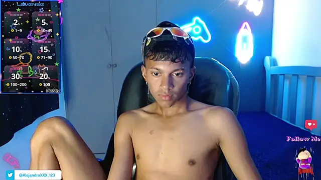 loistwink  online show from February 24, 2025, 3:55 am