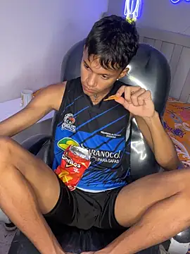 loistwink  online show from September 11, 2025, 3:50 am