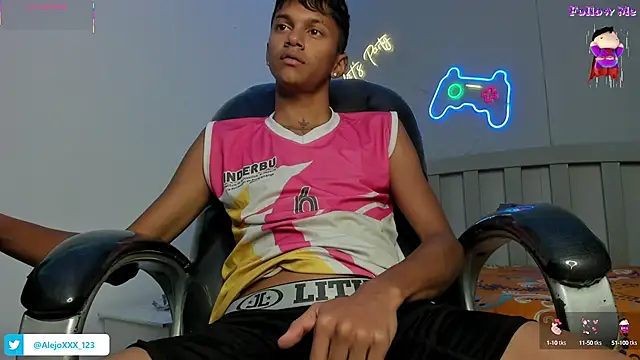 loistwink  online show from September 15, 2025, 2:44 am