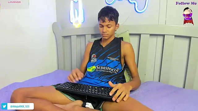 loistwink  online show from September 25, 2025, 4:16 am