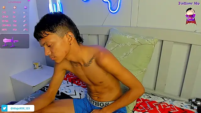 loistwink  online show from October 28, 2025, 3:32 am