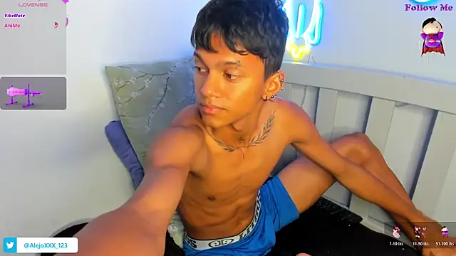 loistwink  online show from November 18, 2025, 4:39 am