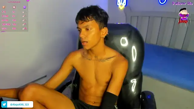 loistwink  online show from November 19, 2025, 5:18 am