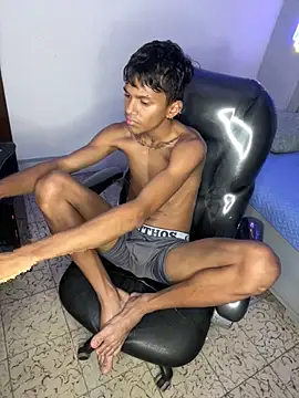 loistwink  online show from November 20, 2025, 5:29 am