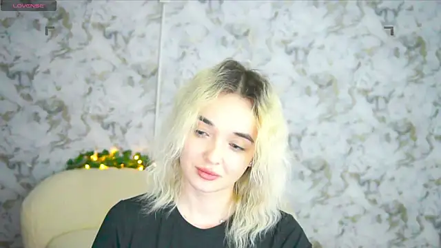 Ashley S online show from April 21, 2026, 1:42 am