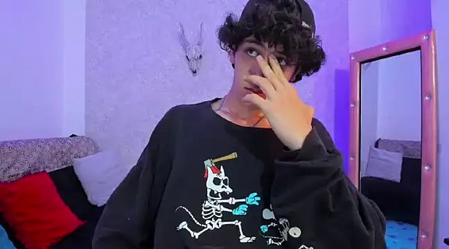 Kerverr  online show from February 3, 2025, 10:32 pm