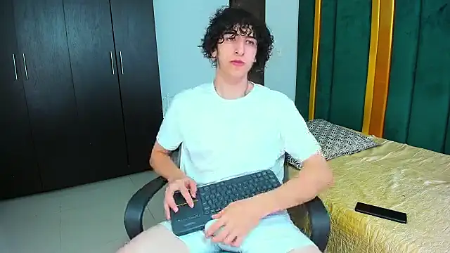 Kerverr  online show from October 4, 2025, 10:08 pm