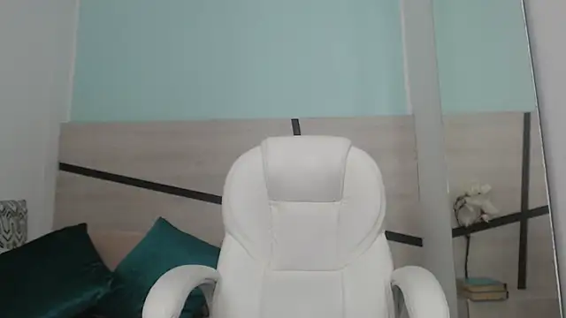 sussy leon online show from January 18, 2025, 12:26 pm