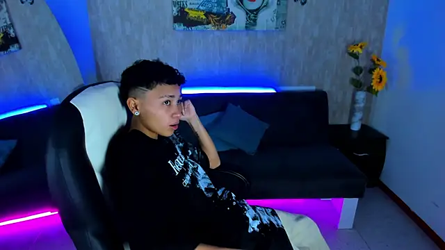 nova sex01 online show from April 16, 2026, 9:15 pm