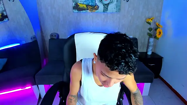 nova sex01 online show from April 16, 2026, 9:39 pm