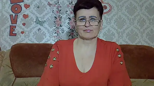 Snapshot of PaulaGolden chatting on June 4, 2026, 6:58 pm PaulaGolden online show from June 4, 2026, 6:58 pm