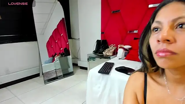 AmiraDulcee online show from October 27, 2025, 2:32 pm