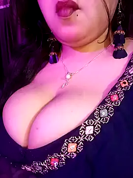 Suhanakhan00 online show from February 6, 2025, 6:02 pm