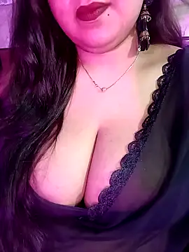 Snapshot of Suhanakhan00 chatting on May 12, 2026, 6:49 pm Suhanakhan00 online show from May 12, 2026, 6:49 pm