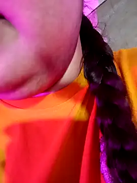 Snapshot of Suhanakhan00 chatting on May 17, 2026, 8:01 am Suhanakhan00 online show from May 17, 2026, 8:01 am