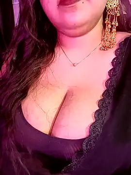 Snapshot of Suhanakhan00 chatting on May 17, 2026, 8:27 pm Suhanakhan00 online show from May 17, 2026, 8:27 pm