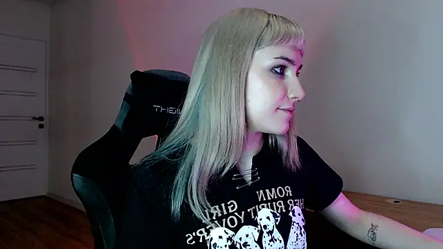 Snapshot of Princess_Shy___ chatting on February 19, 2025, 7:38 pm Princess Shy online show from February 19, 2025, 7:38 pm