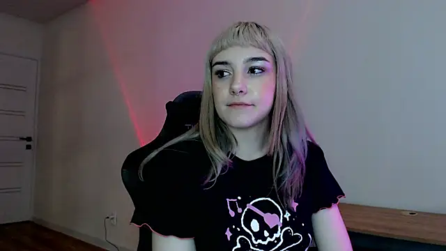 Snapshot of Princess_Shy___ chatting on February 21, 2025, 6:48 pm Princess Shy online show from February 21, 2025, 6:48 pm