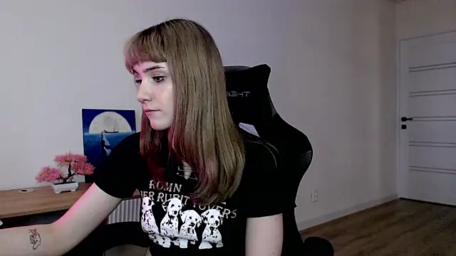 Snapshot of Princess_Shy___ chatting on March 12, 2025, 2:34 pm Princess Shy online show from March 12, 2025, 2:34 pm