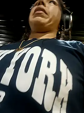 Karenn12 online show from November 6, 2025, 2:34 am